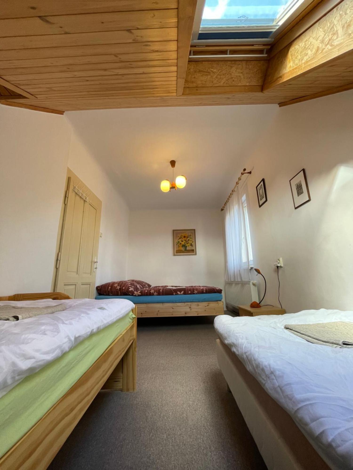 Apartamento We Are C L O S I N G Our Business Apologies